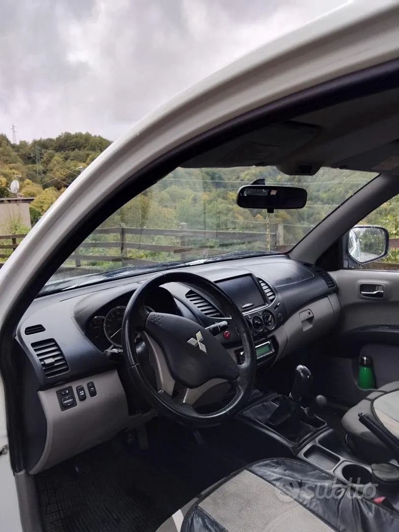 Mitsubishi L200 2010 photo 5