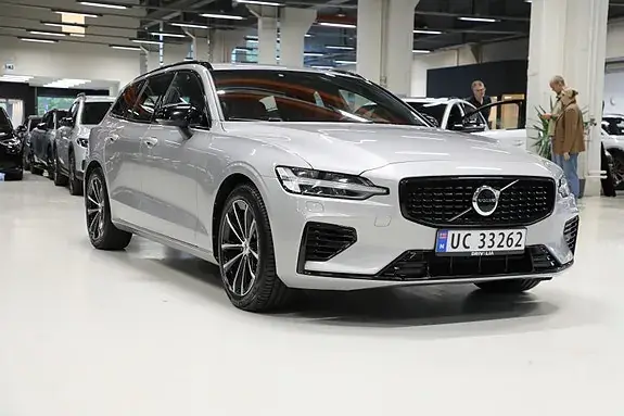 Volvo V60 2023 photo 2