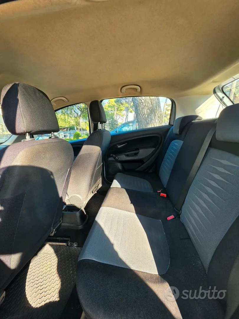 Fiat Grande Punto 2009 photo 5