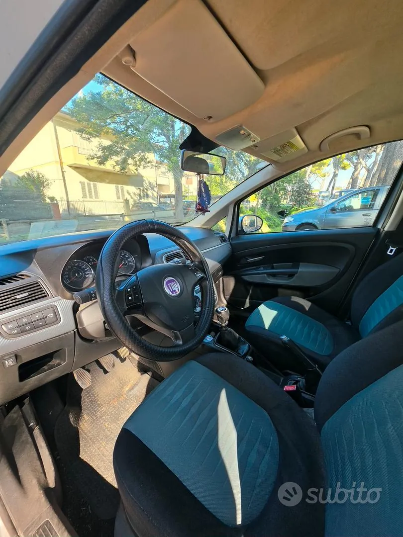 Fiat Grande Punto 2009 photo 4