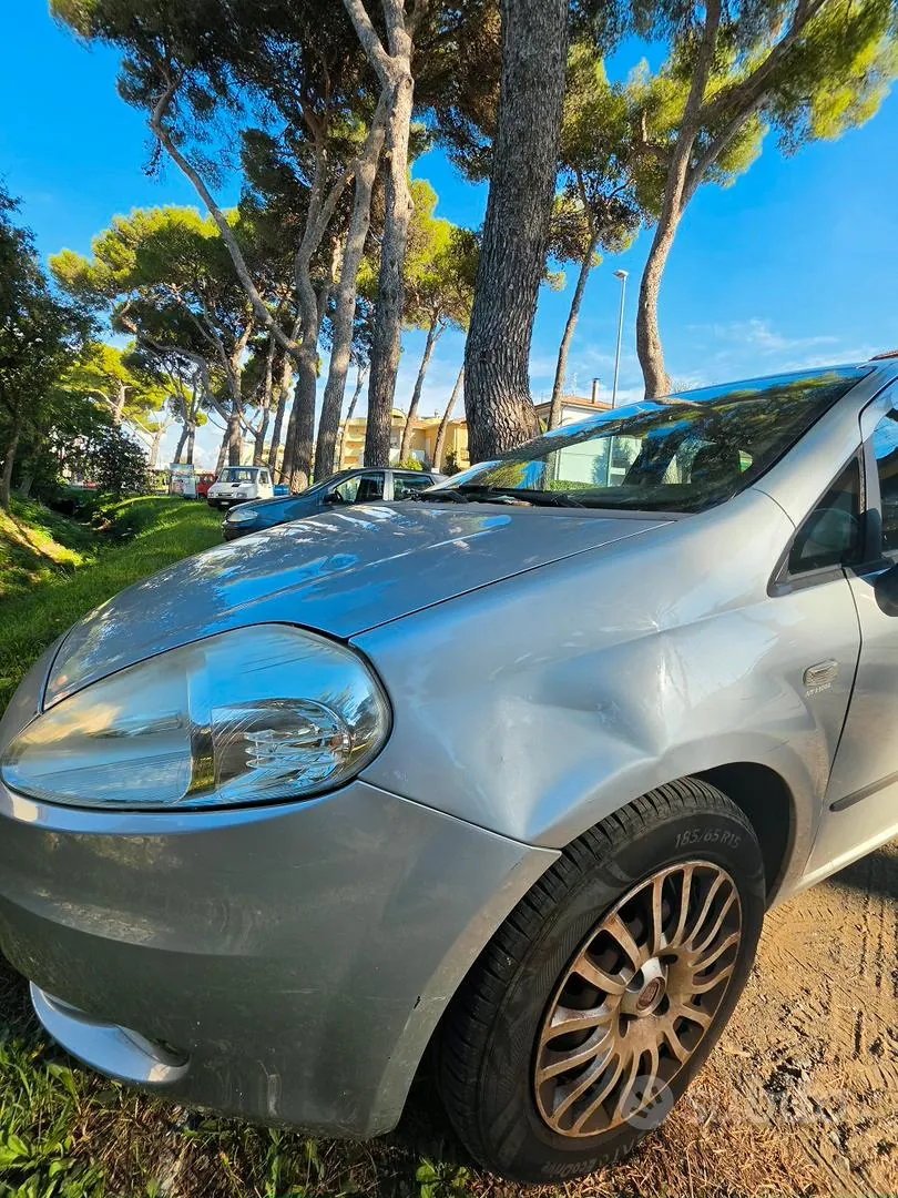 Fiat Grande Punto 2009 photo 3