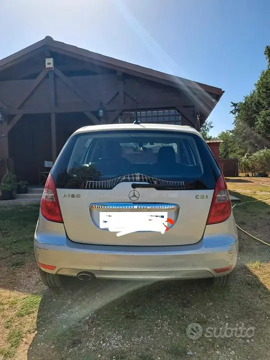 Mercedes-Benz A 180 2010 photo 2