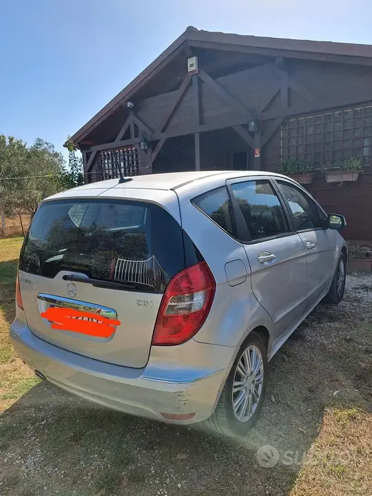 Mercedes-Benz A 180 2010 photo 4