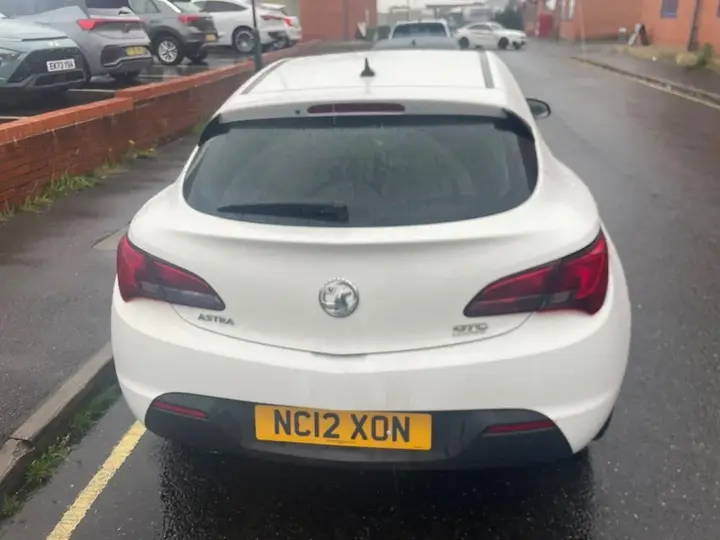 Vauxhall Astra 2012 photo 5