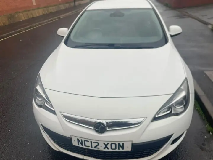 Vauxhall Astra 2012 photo 3