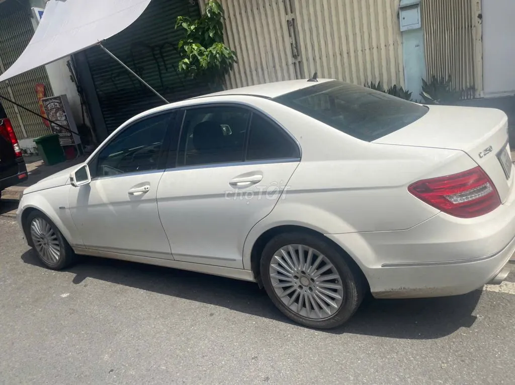 Mercedes-Benz C-Class 2011 photo 3