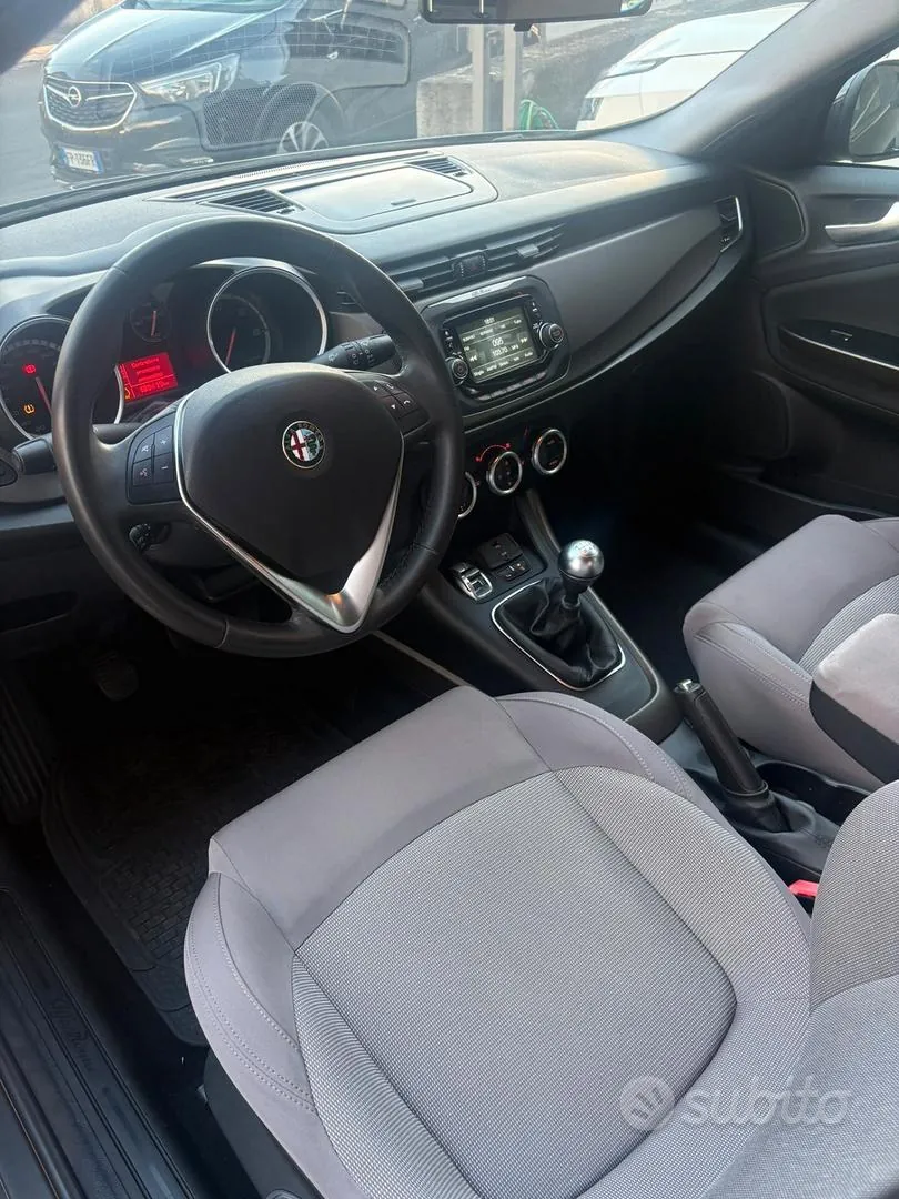Alfa Romeo Giulietta 2014 photo 3