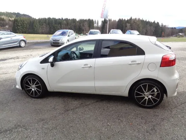 Kia Rio 2016 photo 2
