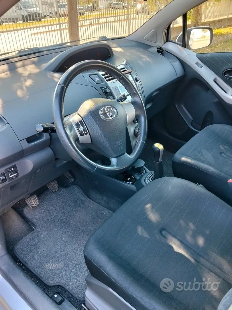 Toyota Yaris 2007 photo 2