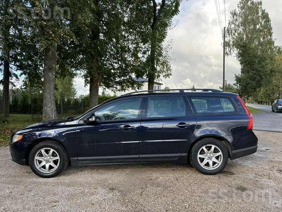Volvo V70 2010 photo 2