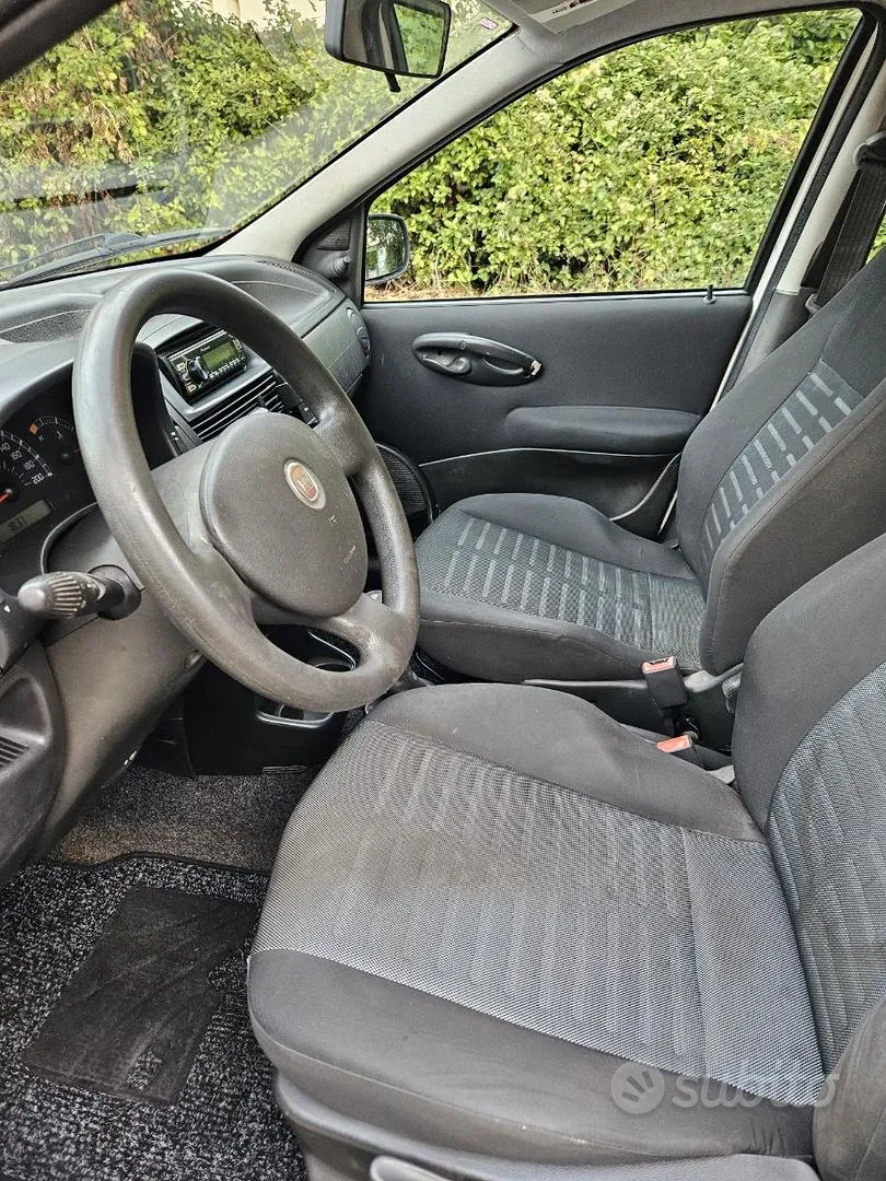 Fiat Punto 2011 photo 5