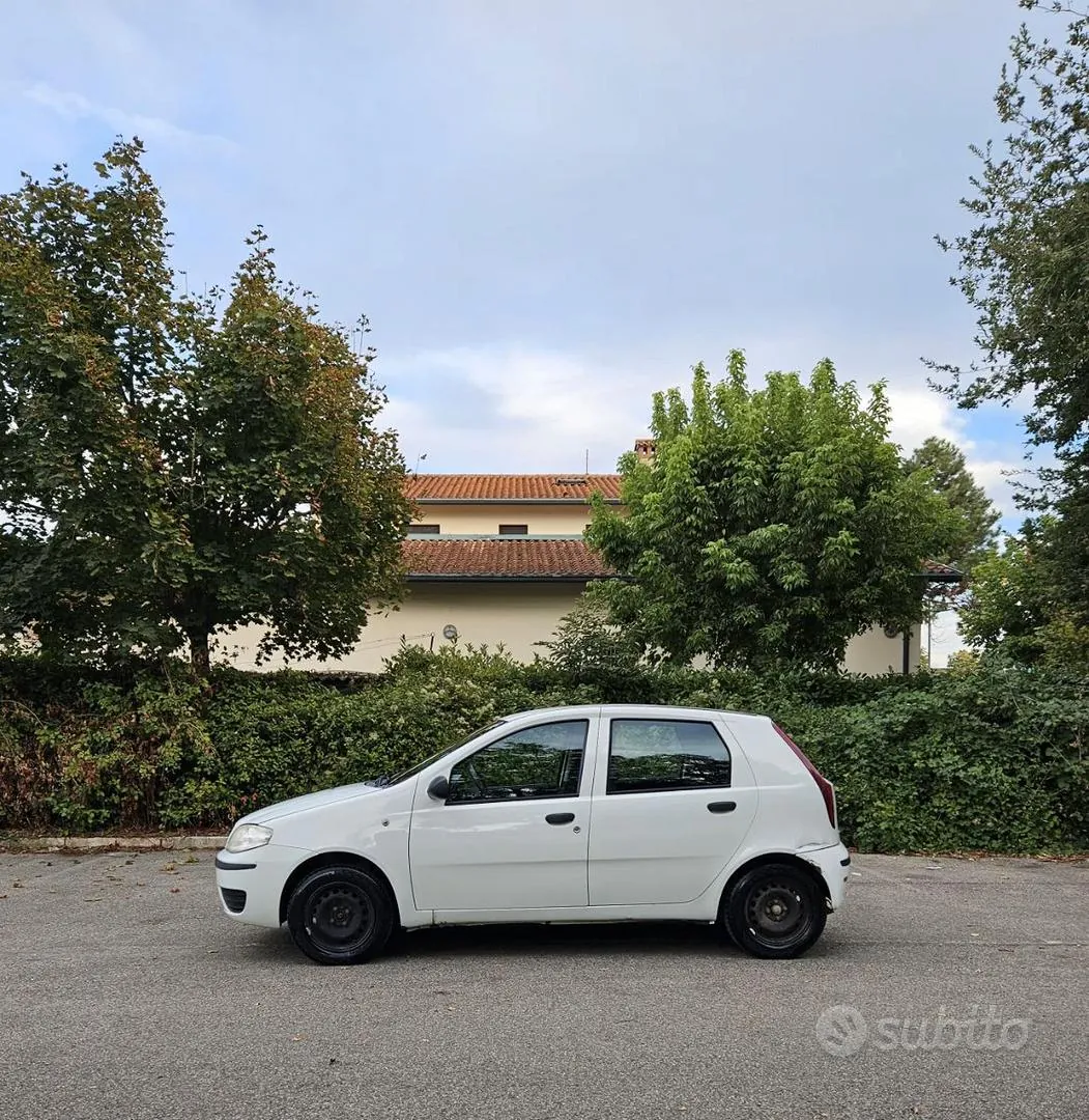 Fiat Punto 2011 photo 3