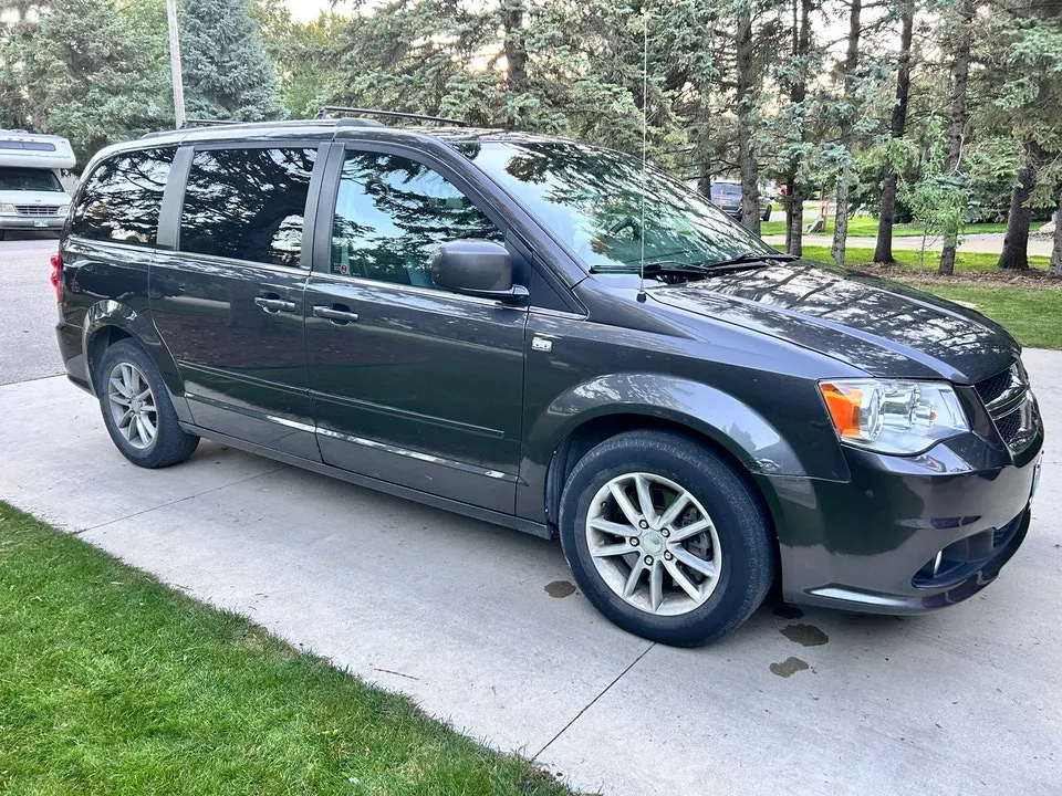Dodge Grand Caravan 2014 photo 2