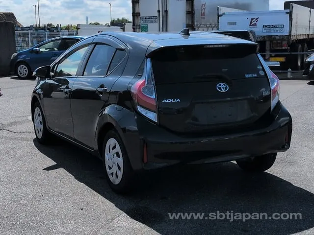 Toyota Aqua 2017 photo 3
