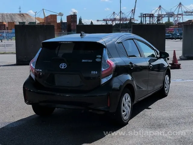 Toyota Aqua 2017 photo 4
