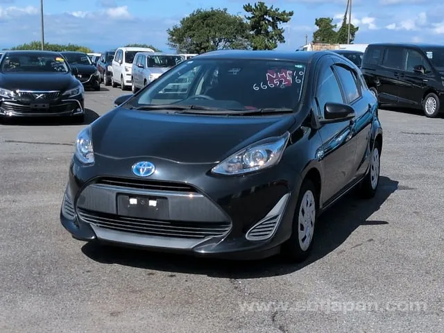 Toyota Aqua 2017 photo 2