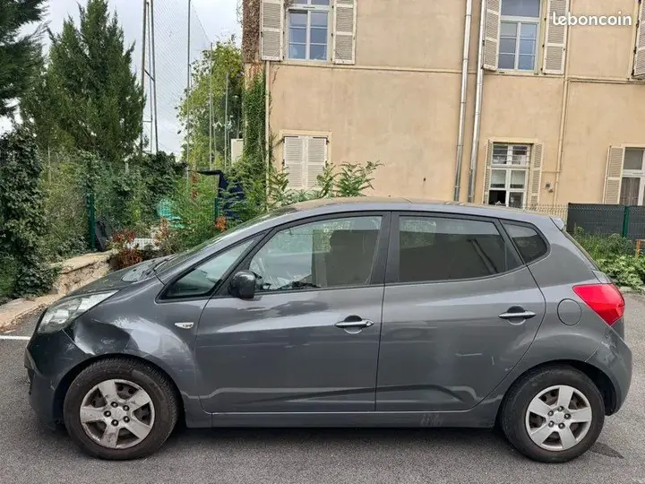 Kia Venga 2010 photo 2