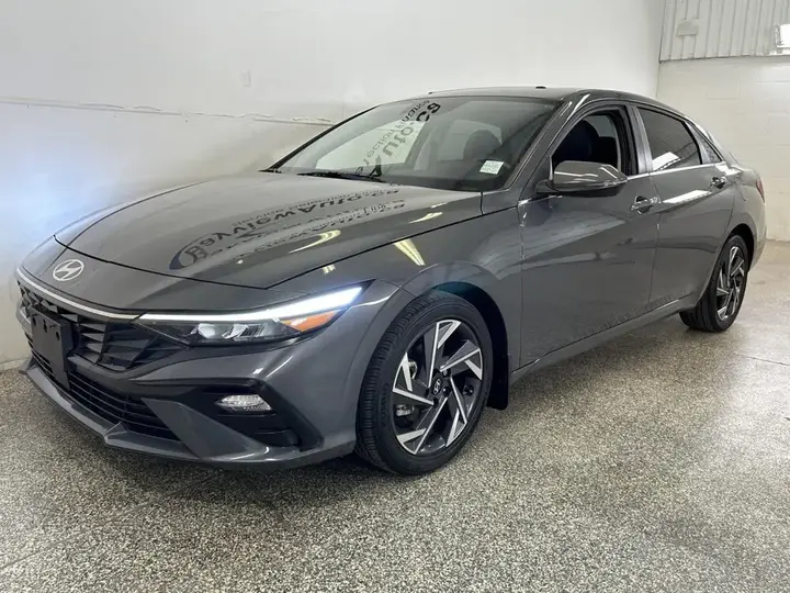 Hyundai Elantra 2025 photo 3
