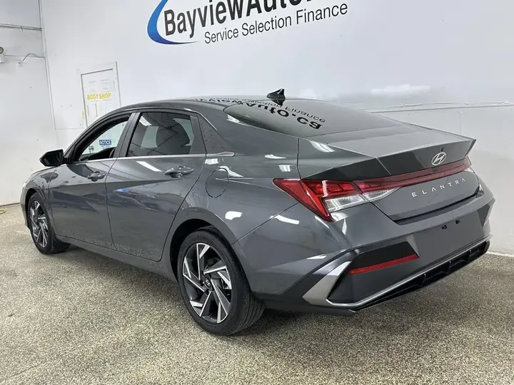 Hyundai Elantra 2025 photo 5