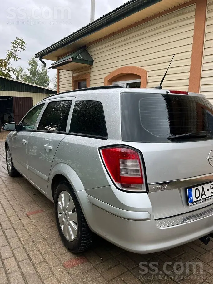 Opel Astra 2009 photo 3