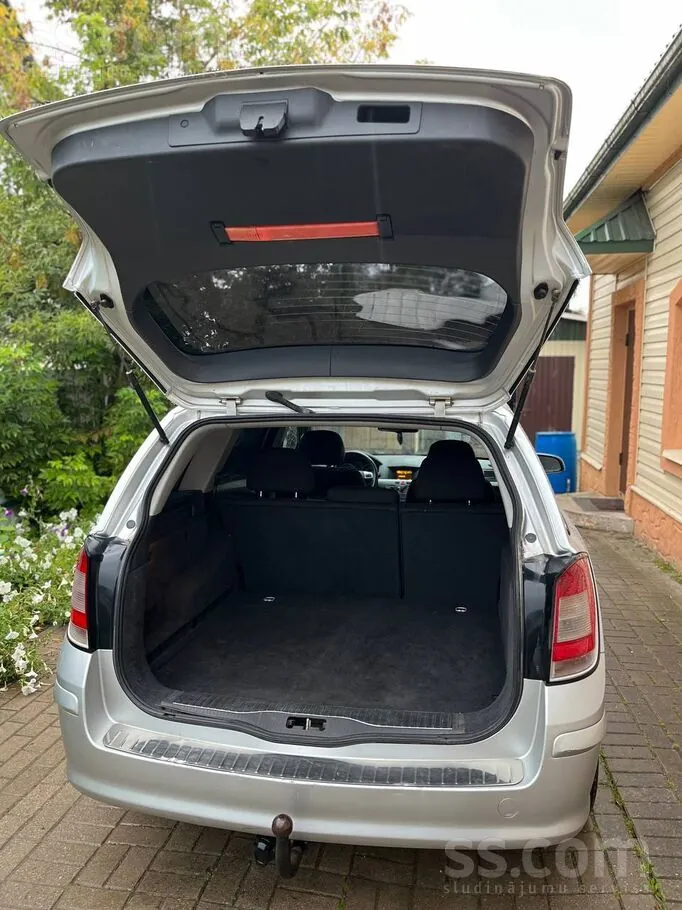 Opel Astra 2009 photo 4
