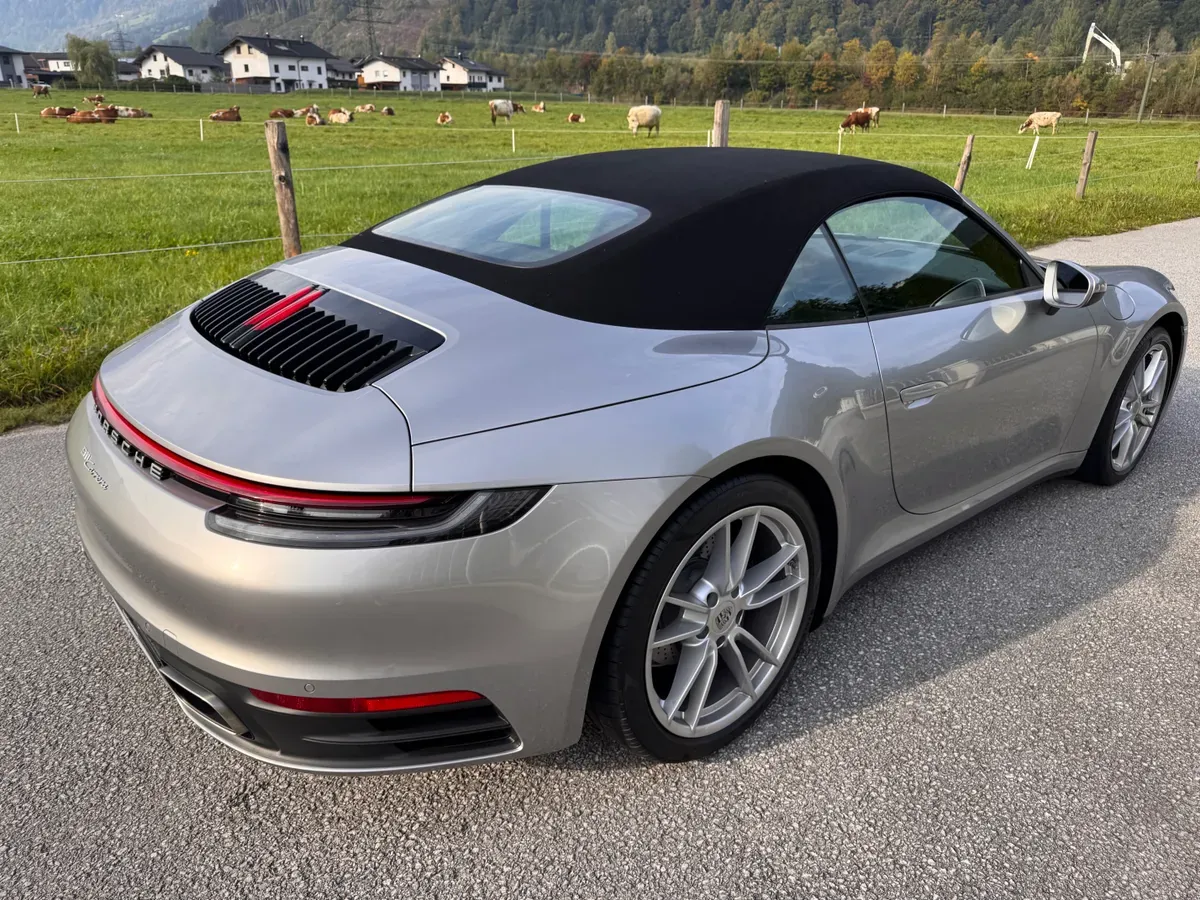 Porsche 911 2022 photo 2