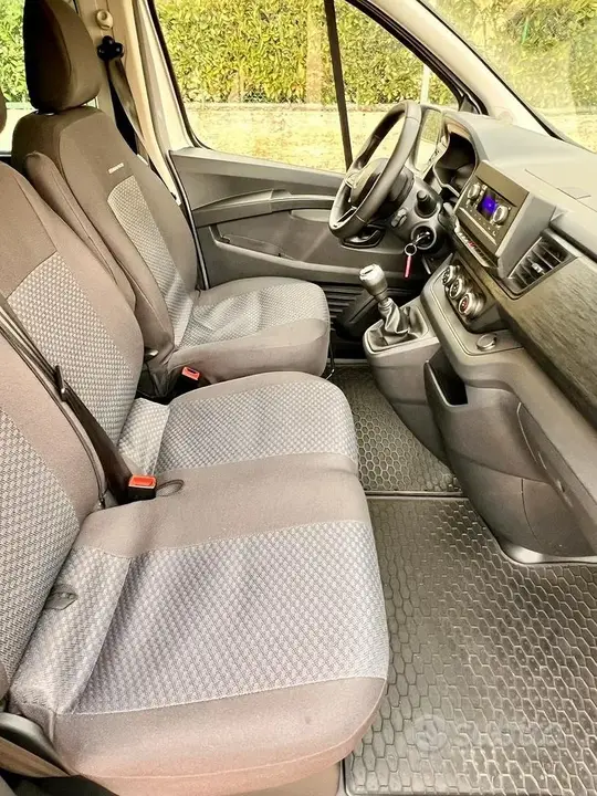Renault Trafic 2023 photo 5