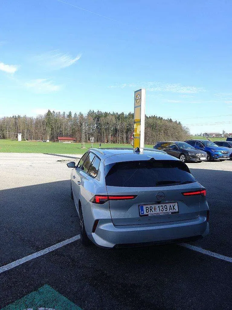 Opel Astra 2023 photo 2