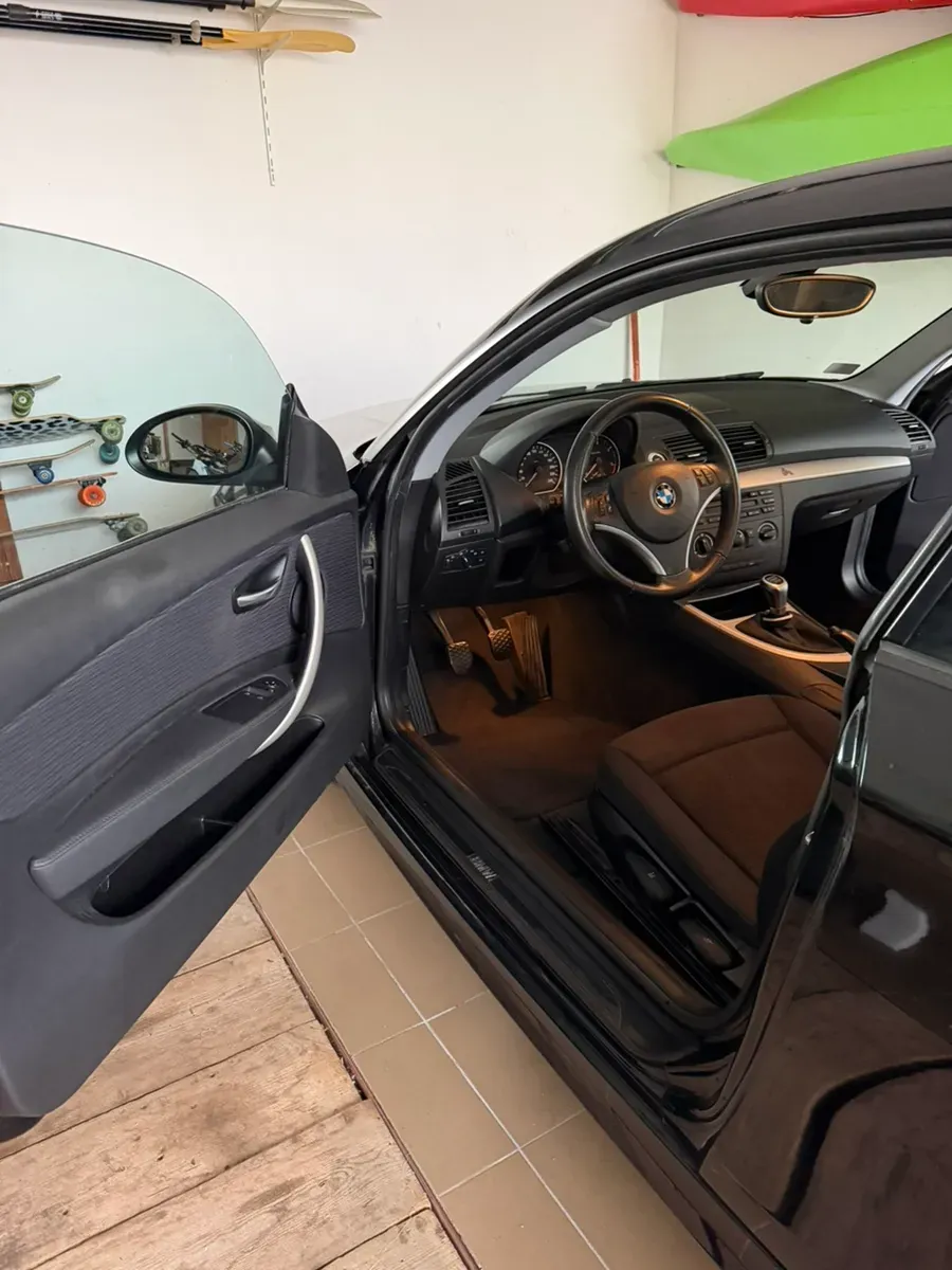 BMW 1 Series 2009 photo 2
