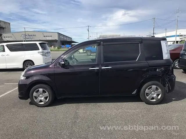 Toyota Sienta 2013 photo 4