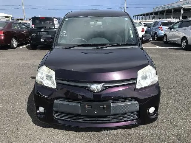 Toyota Sienta 2013 photo 2