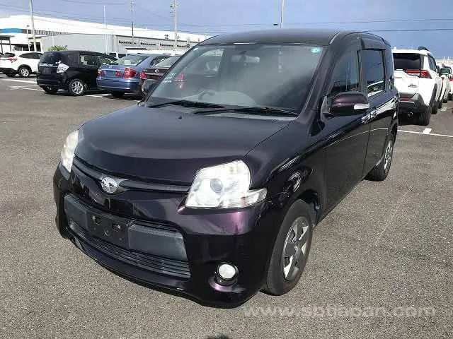Toyota Sienta 2013 photo 3