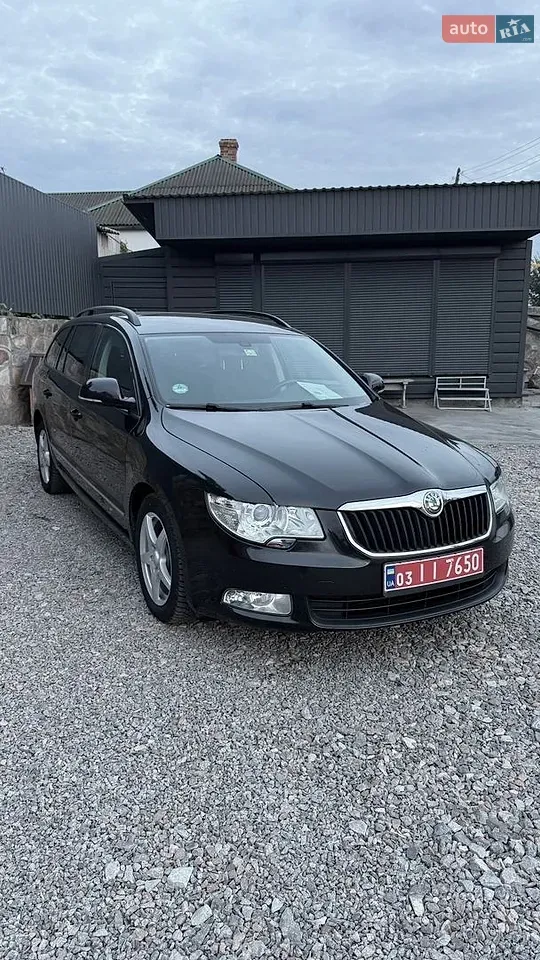 Skoda Superb 2012 photo 2