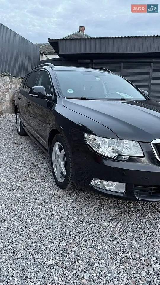 Skoda Superb 2012 photo 3