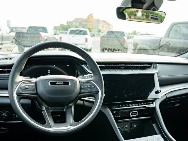 Jeep Grand Cherokee 2026 photo 3