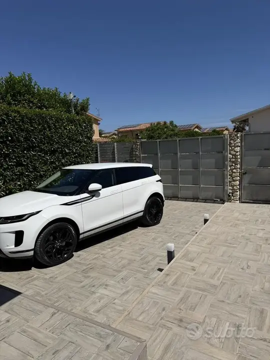 Land Rover Range Rover Evoque 2022 photo 3