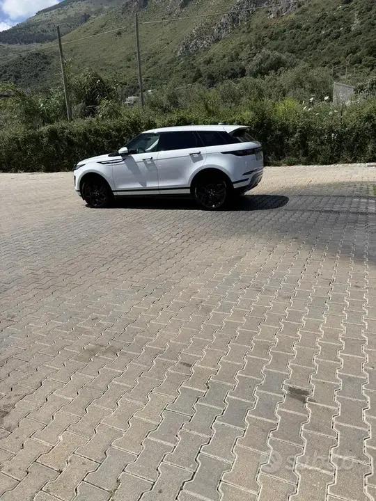 Land Rover Range Rover Evoque 2022 photo 2