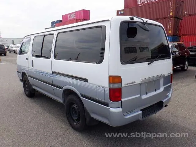 Toyota Hiace 2000 photo 3