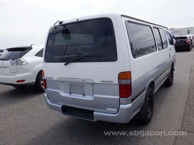 Toyota Hiace 2000 photo 4