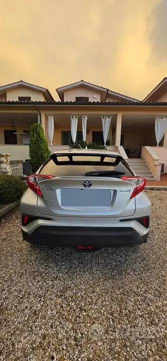 Toyota C-Hr 2017 photo 2