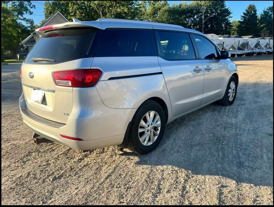Kia Sedona 2017 photo 4