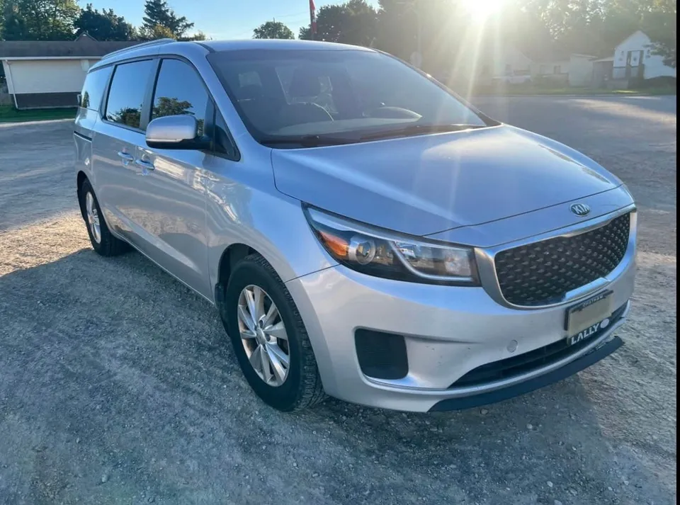 Kia Sedona 2017 photo 3