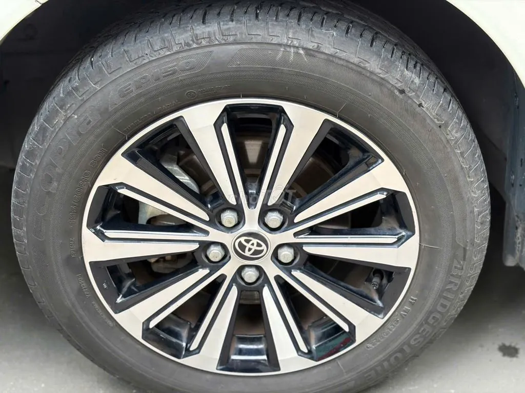 Toyota Avanza Premio 2024 photo 5