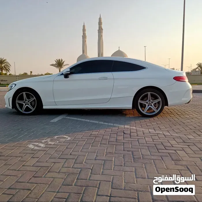 Mercedes-Benz C300 2017 photo 3