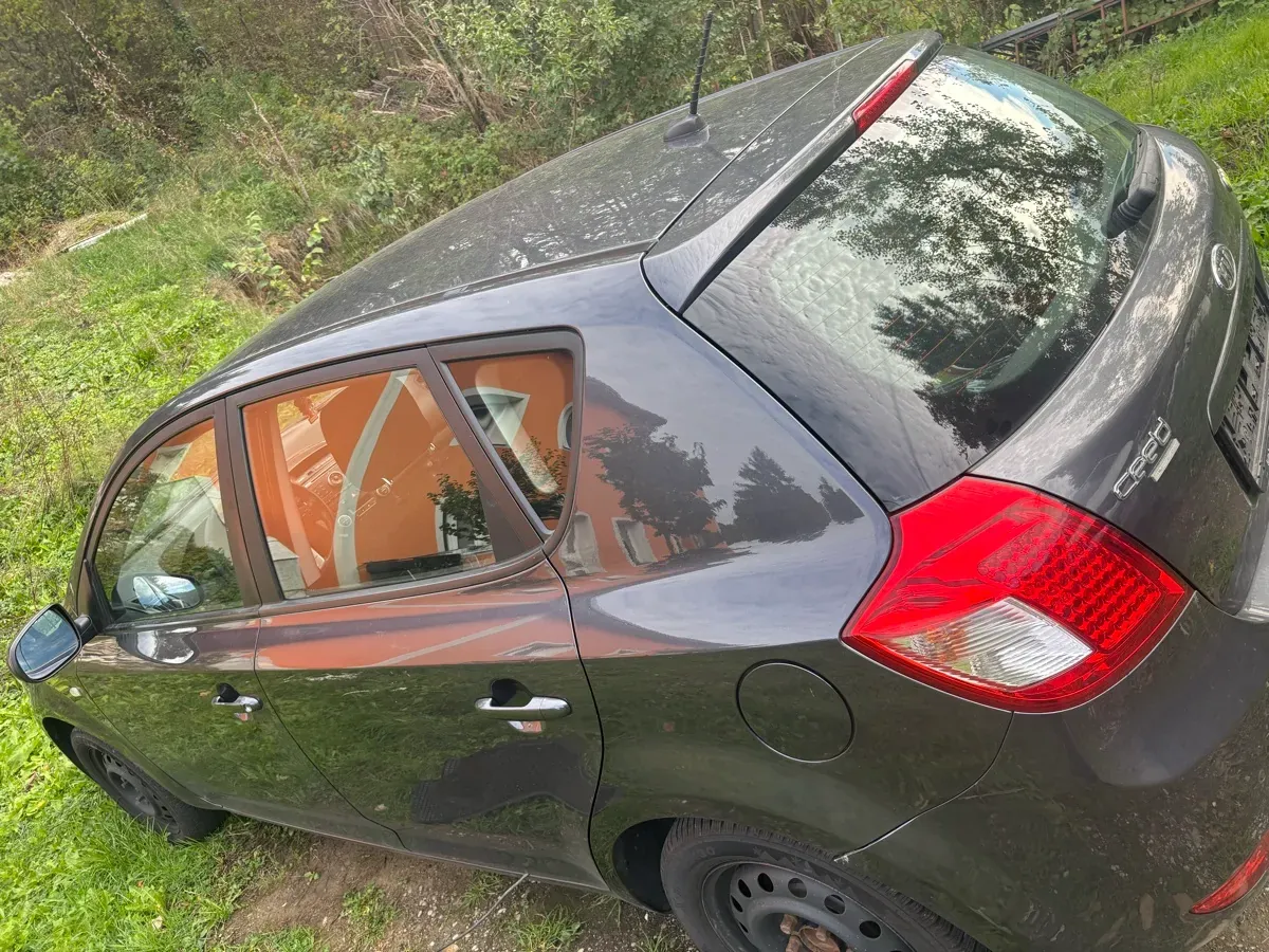 Kia Ceed 2012 photo 2