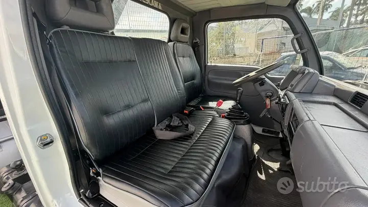 Nissan Cabstar 2002 photo 4