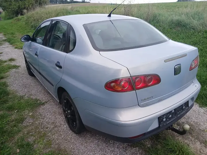 Seat Cordoba 2005 photo 2