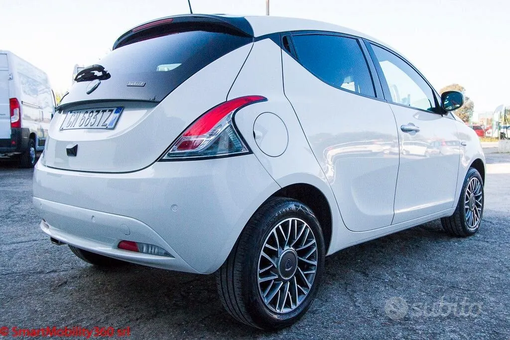 Lancia Ypsilon 2023 photo 2