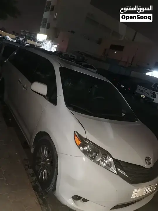 Toyota Sienna 2012 photo 3