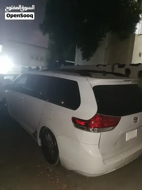 Toyota Sienna 2012 photo 4